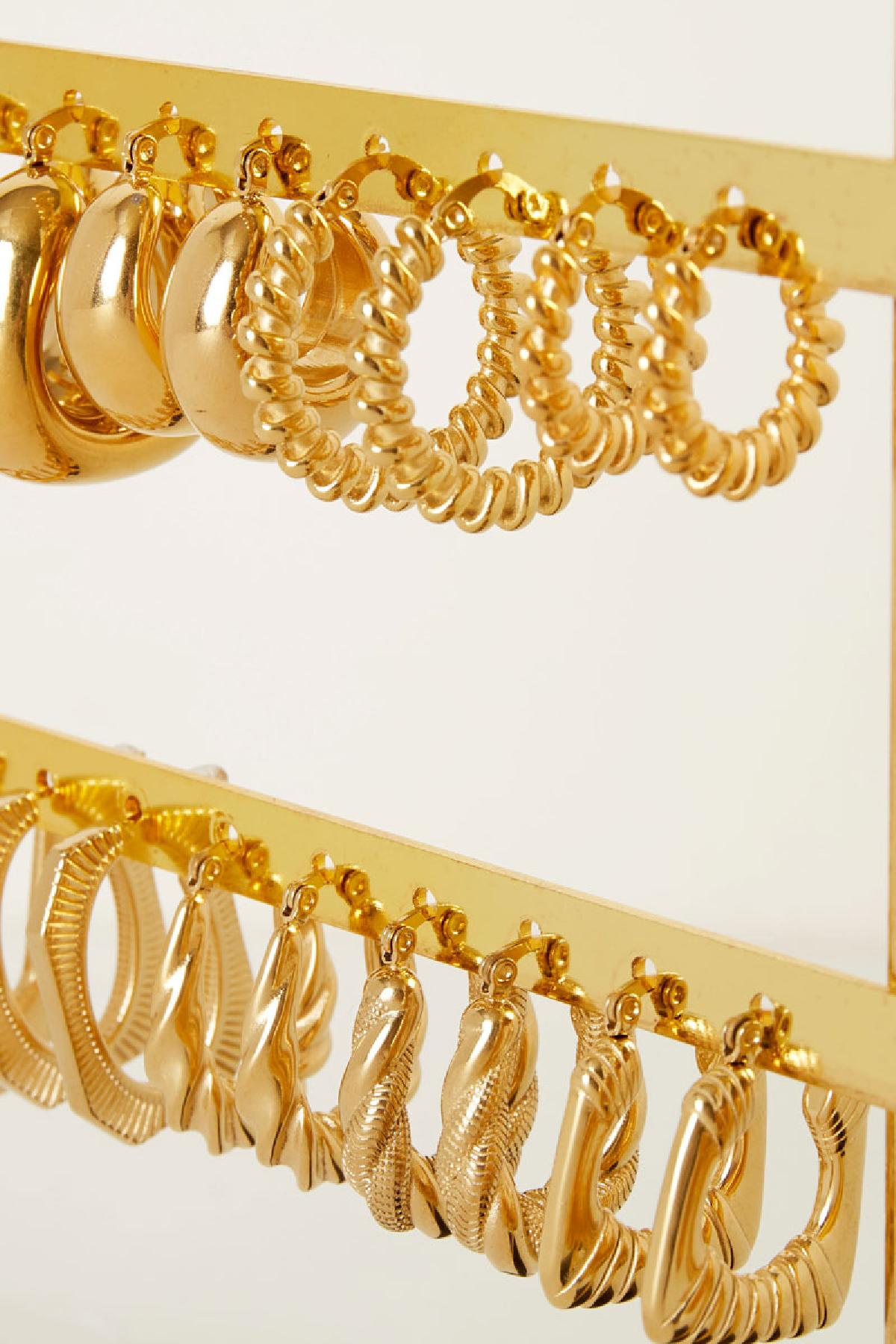 Ohrringe zeigen Creolen in Gold Edelstahl
